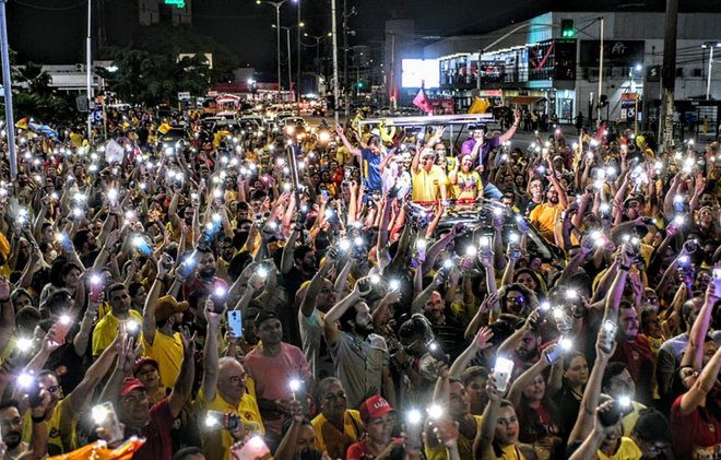 A dias das eleições, João, Cícero e Léo comandam Caminhada da Vitória nos Bancários