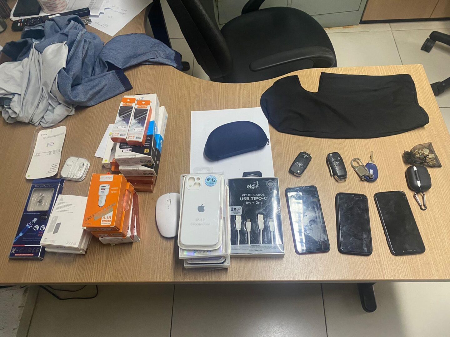Polícia Militar recupera cinco carros roubados e prende dupla acusada de assaltos na Região Metropolitana da capital