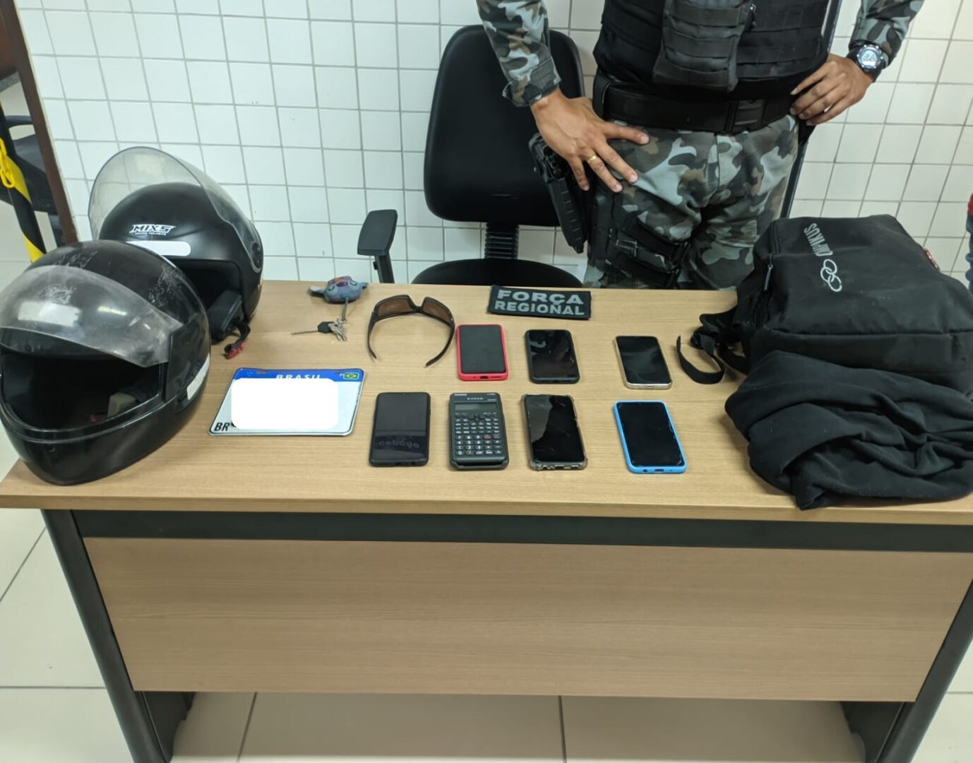 Polícia Militar frustra assaltos e apreende dupla que usava motocicleta para atos infracionais