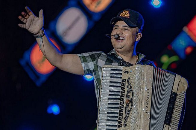 Santa Rita desembolsa R$ 450 mil com show de Tarcísio do Acordeon; gastos com cachês no São João chegam a 5,5 milhões